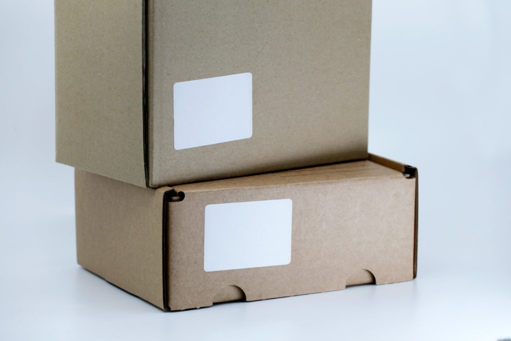 Blank labels on dropshipping boxes, is dropshipping legal?